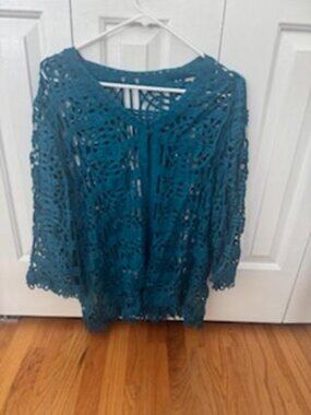 Chicos Refined Teal Crochet cutout top with three quarter sleeves